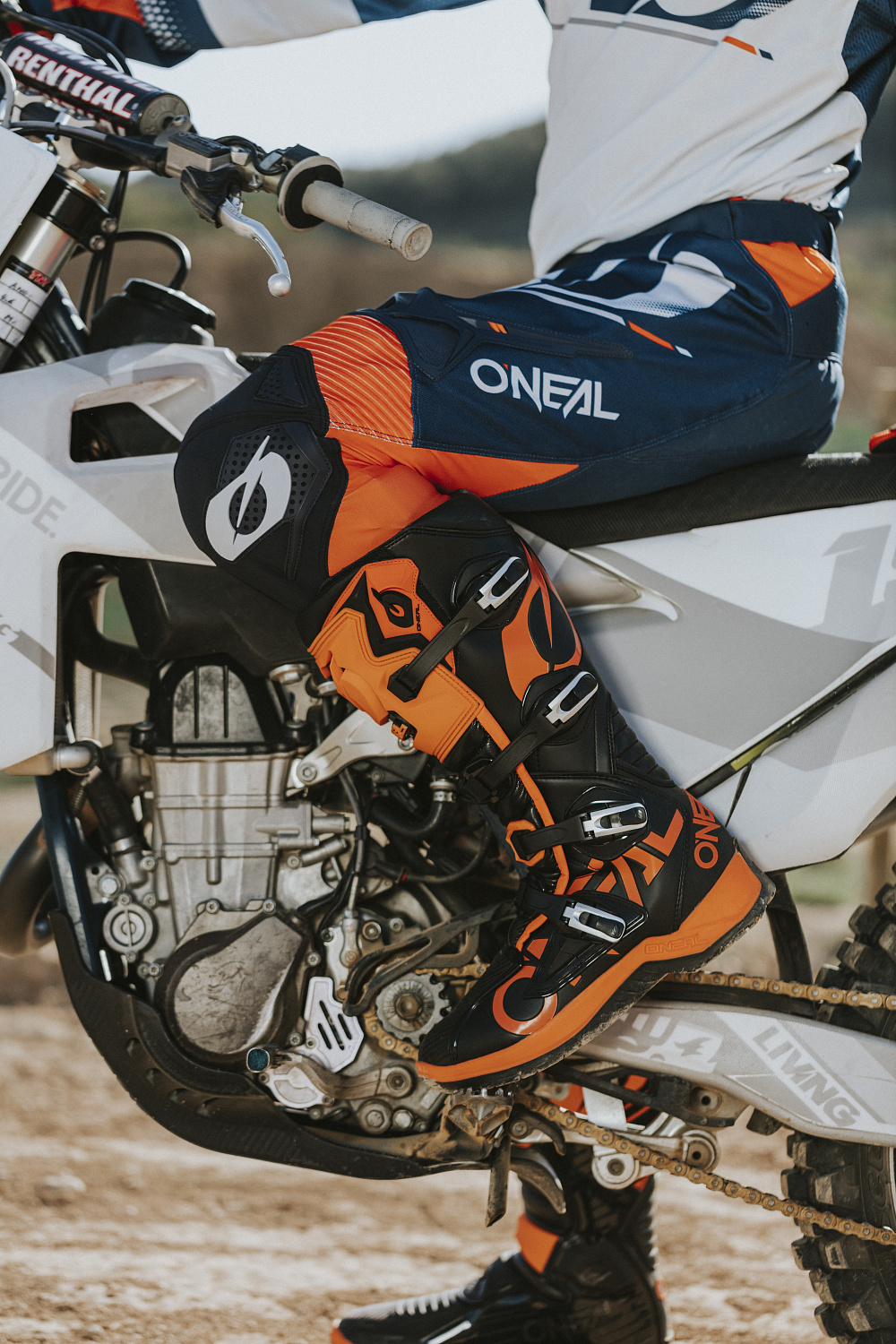 Из чего состоит ботинок ONEAL RMX Pro?